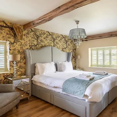 Wisteria & Barn - Sleeps 10 And Welcomes Dogs * Helmsley