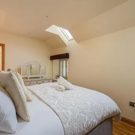 Wisteria & Barn - Sleeps 10 And Welcomes Dogs * Helmsley