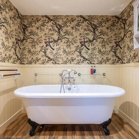 Holiday home Wisteria & Barn - Sleeps 10 And Welcomes Dogs Helmsley