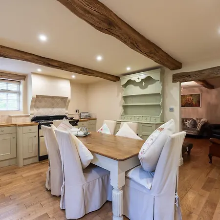 Wisteria & Barn - Sleeps 10 And Welcomes Dogs *