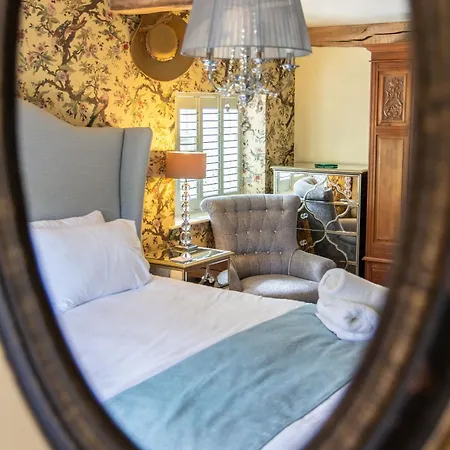 Wisteria & Barn - Sleeps 10 And Welcomes Dogs