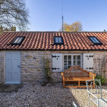 Wisteria & Barn - Sleeps 10 And Welcomes Dogs Holiday home Helmsley