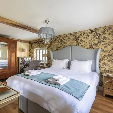 Holiday home Wisteria & Barn - Sleeps 10 And Welcomes Dogs *