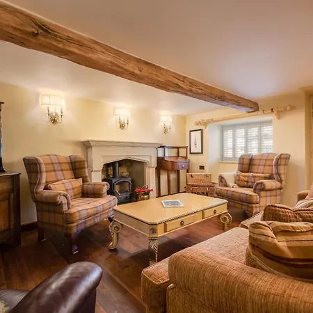 Wisteria & Barn - Sleeps 10 And Welcomes Dogs Holiday home Helmsley