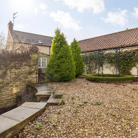 Wisteria & Barn - Sleeps 10 And Welcomes Dogs *
