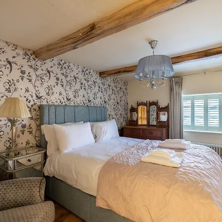 Wisteria & Barn - Sleeps 10 And Welcomes Dogs * Helmsley