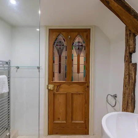 Holiday home Wisteria & Barn - Sleeps 10 And Welcomes Dogs