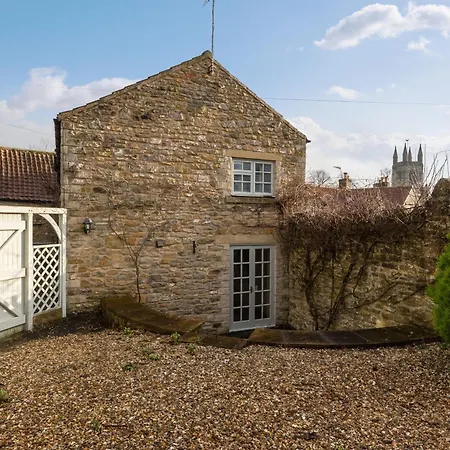 Wisteria & Barn - Sleeps 10 And Welcomes Dogs Holiday home Helmsley