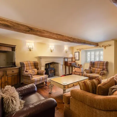 Holiday home Wisteria & Barn - Sleeps 10 And Welcomes Dogs Helmsley
