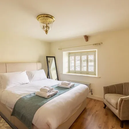 Wisteria & Barn - Sleeps 10 And Welcomes Dogs Holiday home Helmsley
