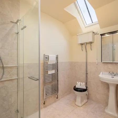 Wisteria & Barn - Sleeps 10 And Welcomes Dogs *