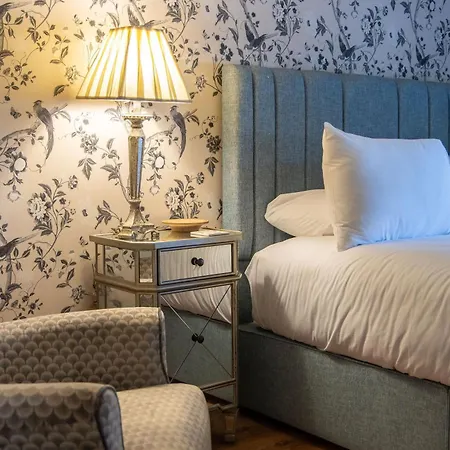 Wisteria & Barn - Sleeps 10 And Welcomes Dogs