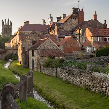 Holiday home Wisteria & Barn - Sleeps 10 And Welcomes Dogs Helmsley